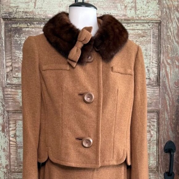 Vintage 1950s–1960s Lilli Ann Wool Suit with Detachable Mink Collar - Picture 2 of 12